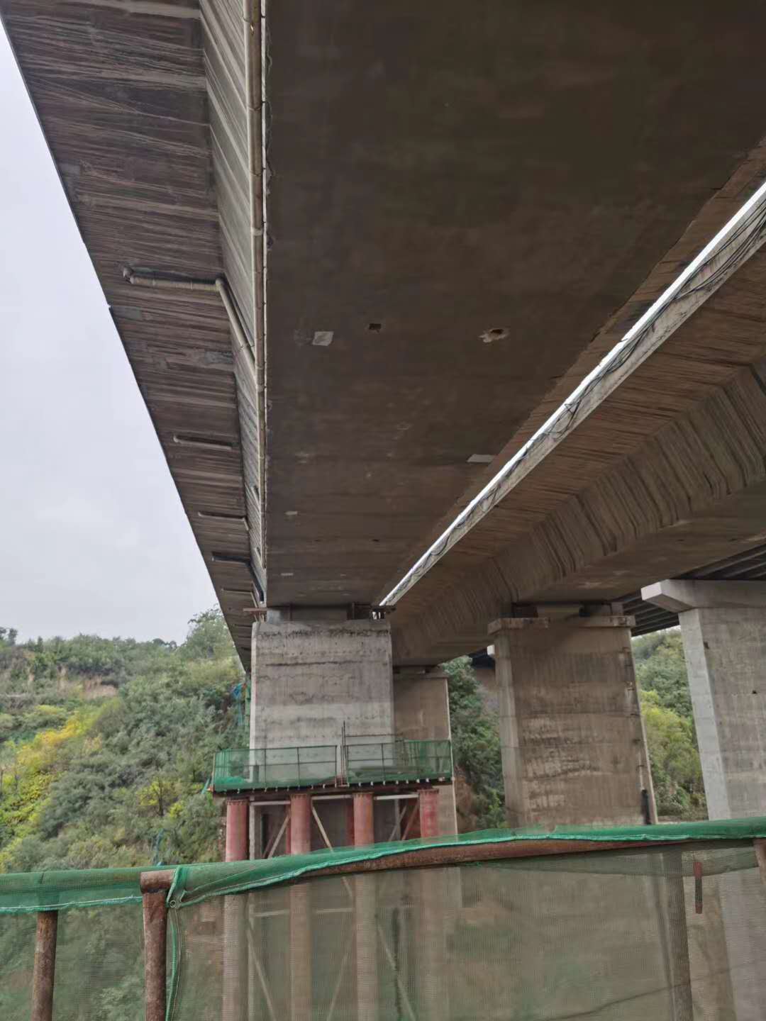 铁门关桥梁加固前制定可行设计方案图并用对施工方法